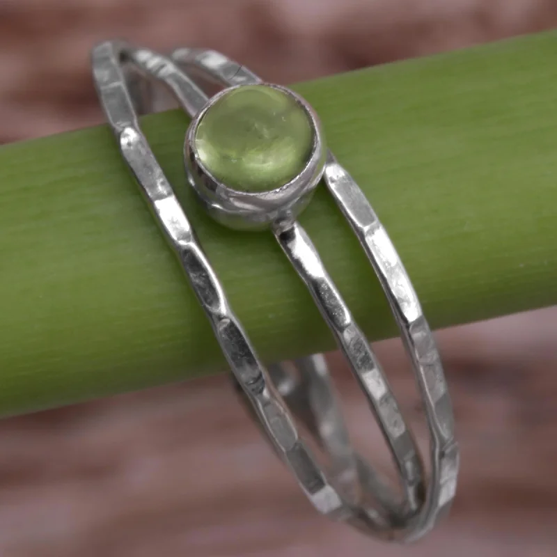  -Non-contact cat thermometerMagical Essence in Light Green Peridot and Sterling Silver Solitaire Ring from Indonesia